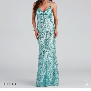 Formal dress size xs new with tags never worn. Beautiful dress